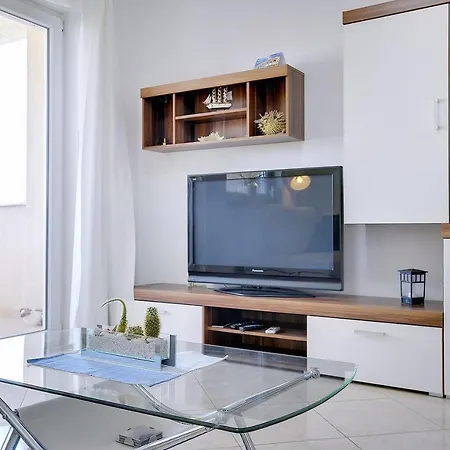 Helle 400 Meter Zum Apartamento Ližnjan